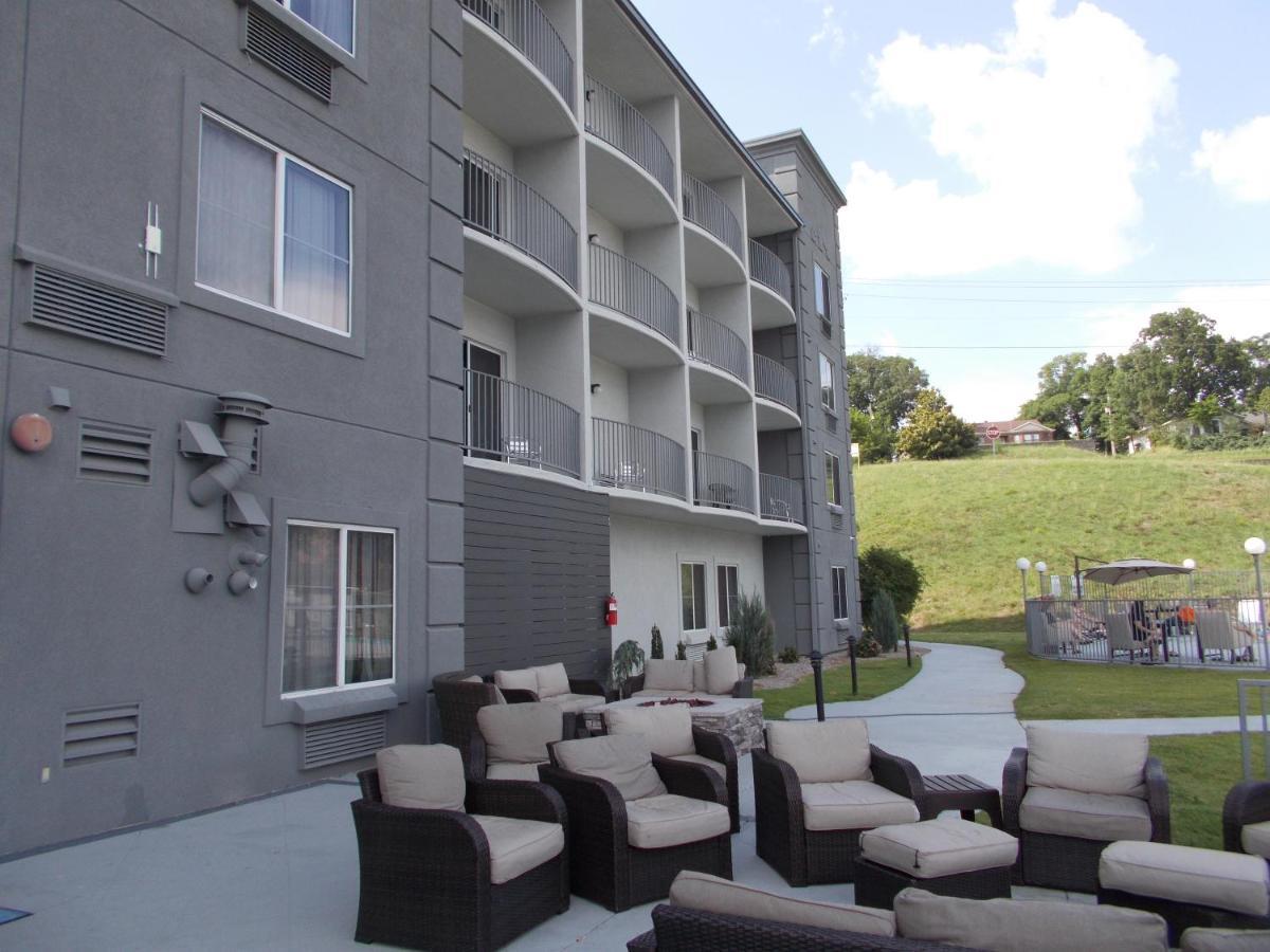 Baymont On The Lake By Wyndham Hot Springs Exterior foto