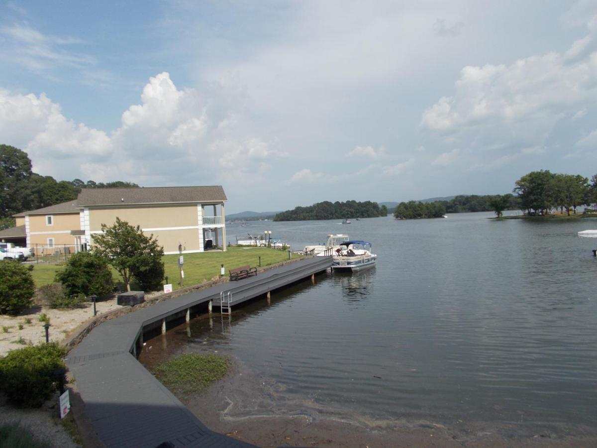 Baymont On The Lake By Wyndham Hot Springs Exterior foto